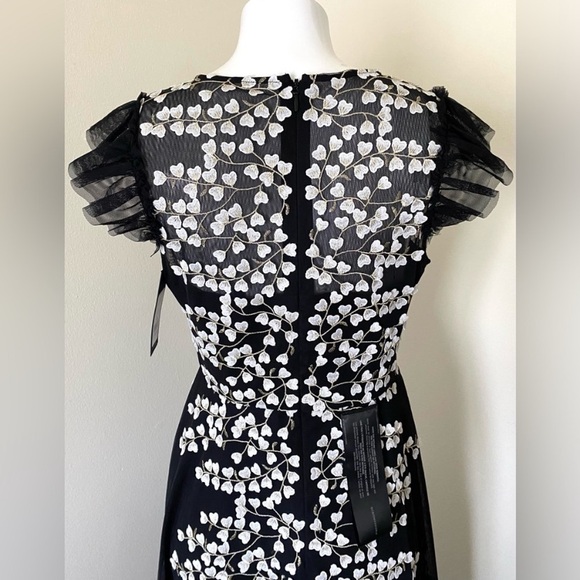 BCBG MaxAzria Black and White Asymmetrical
High-Low gorgeous prom ore eve dress. - Picture 4 of 7